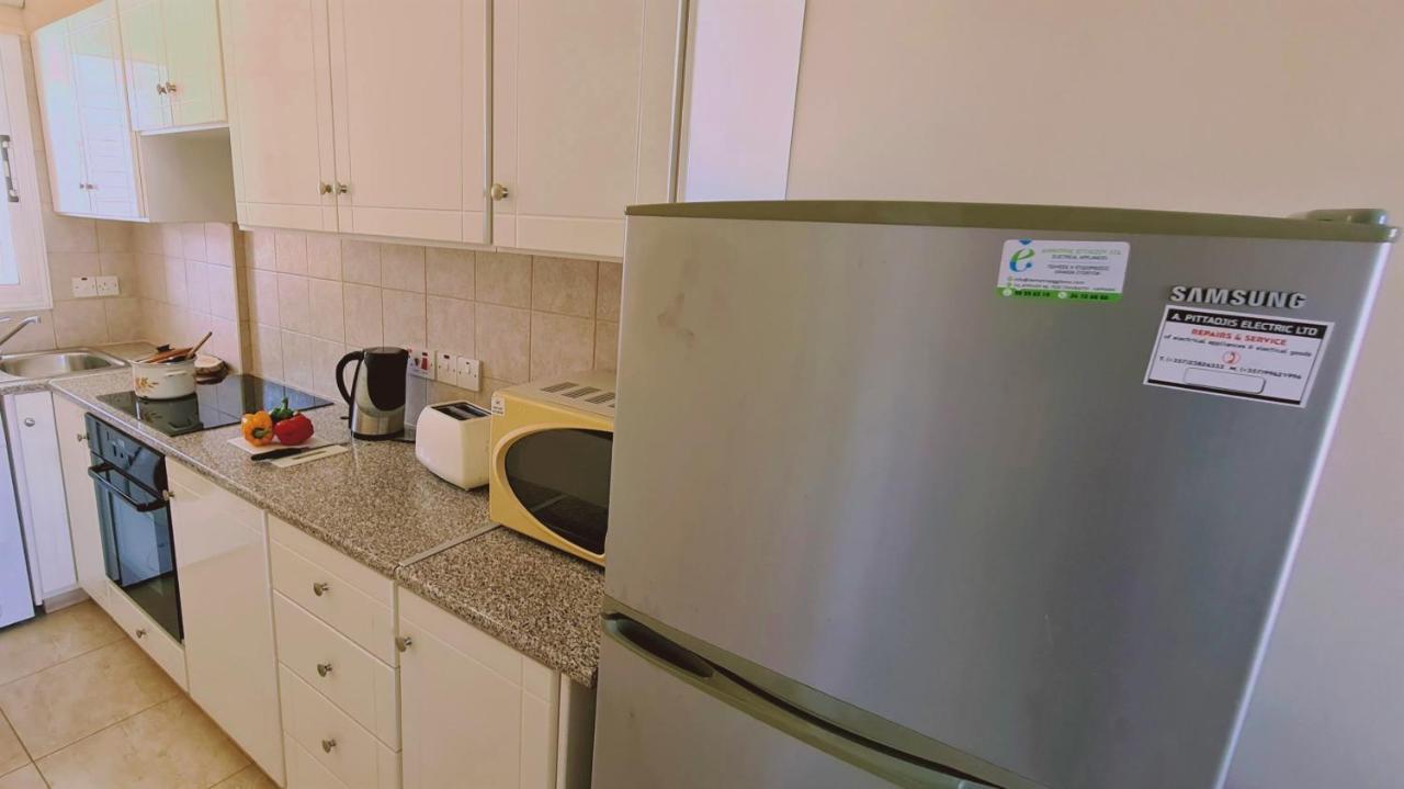 Stay Sunshine Apartment Paralimni Eksteriør billede