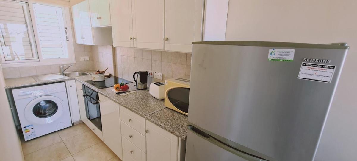 Stay Sunshine Apartment Paralimni Eksteriør billede